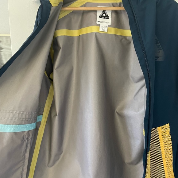 Palace x Adidas Rain Jacket - Picture 4 of 7